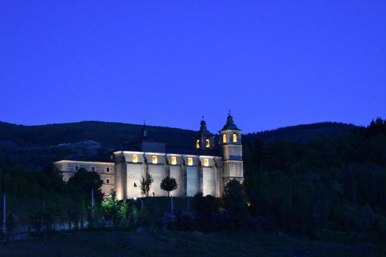 Apartamentos Picea Azul Vega de Espinareda المظهر الخارجي الصورة